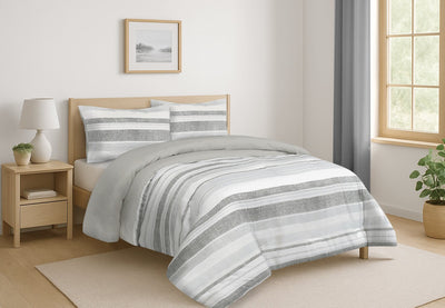 Dodger 3-Piece Queen Comforter Set – Grey and White | Ensemble d’édredon Douglas 3 pièces pour grand lit - gris et blanc