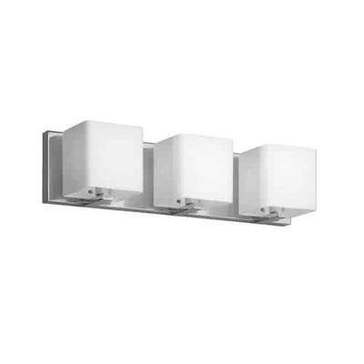 Dainolite Verona 3 Light Vanity Light Polished Chrome Finish Frosted Glass Shade Lamp|Lumière de coiffeuse Verona de Dainolite avec abat-jour en verre givré, fini chromé poli et 3 ampoules