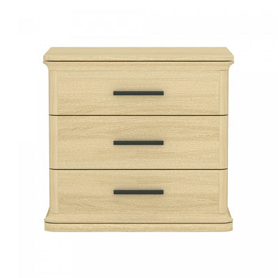 Clifford Traditional Nightstand in Natural Oak (3-Drawer) | Table de nuit traditionnelle Clifford en chene naturel (3 tiroirs)