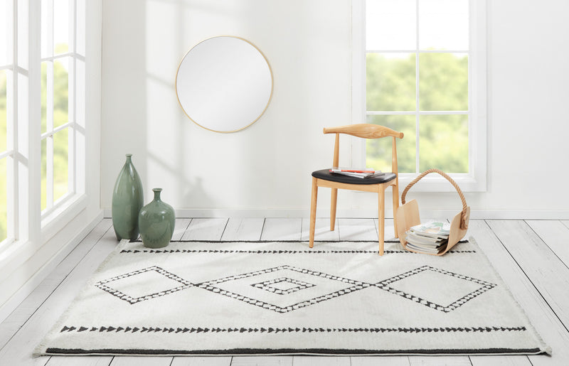Zelda Contemporary 5'3\" x 7'2\" Area Rug in Ivory Indoor Area Rug