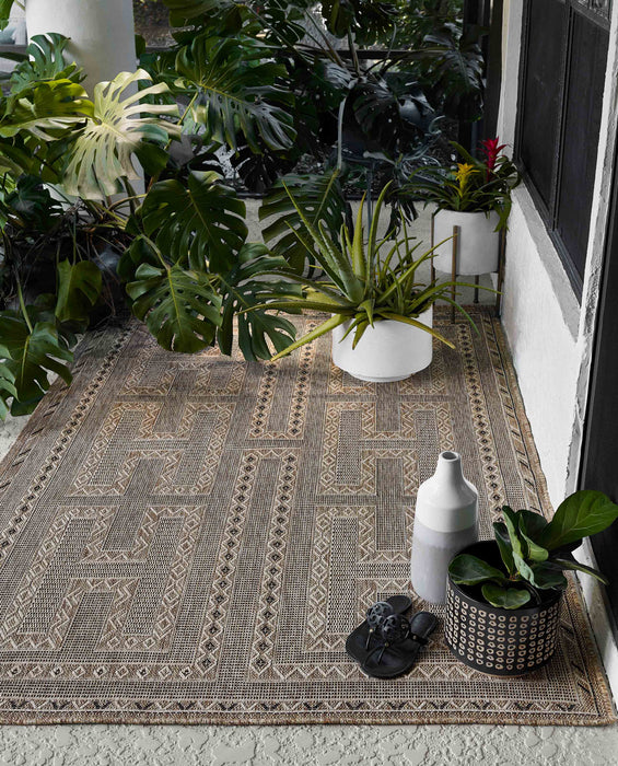 Hazel Transitional 5'3\" x 7'0\" Area Rug in Ivory Indoor Area Rug