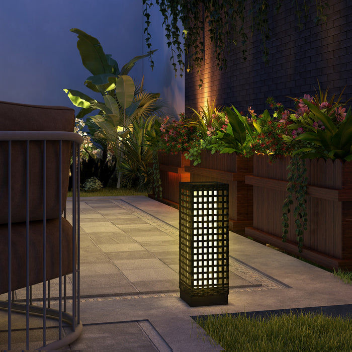 Outsunny Wicker Solar Floor Lamp, Solar Powered Outdoor Lamp with Auto On/Off LED Lights, IP44 Waterproof, Decorative Outdoor Solar Lantern for Patio, Porch, Pathway, Black