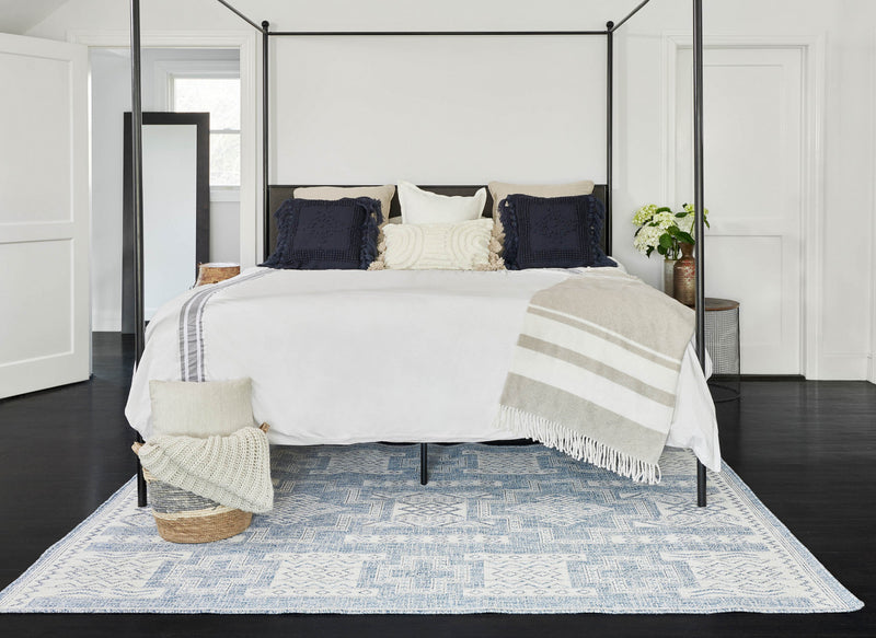 Nyra Transitional 5'3\" x 7'0\" Area Rug in Blue Indoor Area Rug