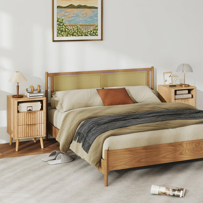 HOMCOM Nightstands Set of 2, Bedside Tables with Charging Station, Oak