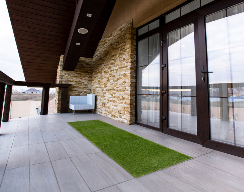 Contemporary 5'0\" x 7'0\" Faux Grass Rug in Green Outdoor Area Rug