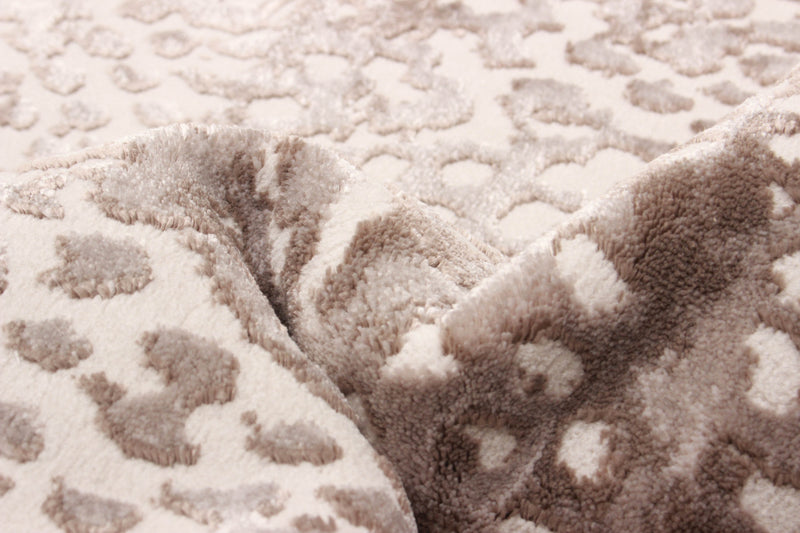 Sarah Ivory Area Rug  - 5'0\" X 8'0\"  