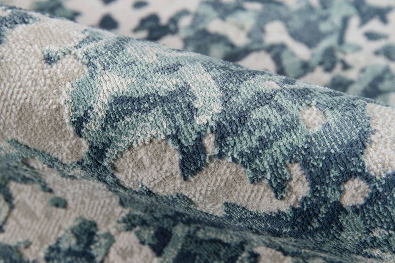 Delphine Traditional 5'1\" x 7'7\" Area Rug in Blue Indoor Area Rug