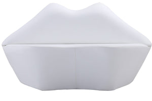 Manhattan Comfort Kiss 61.8