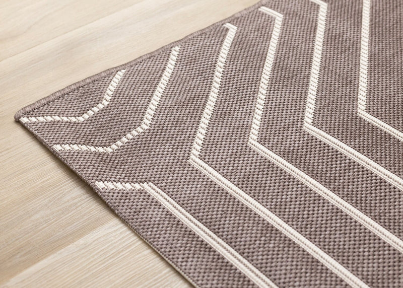 Suri 5'3\" x 7'7\" Geometric Area Rug – Brown