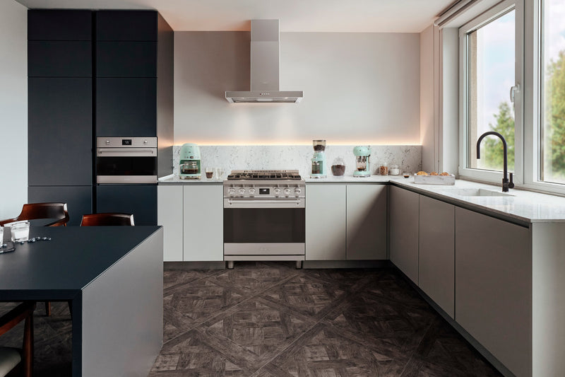 Smeg 4.6 Cu. Ft. Professional Gas Range - SPR30UGGX