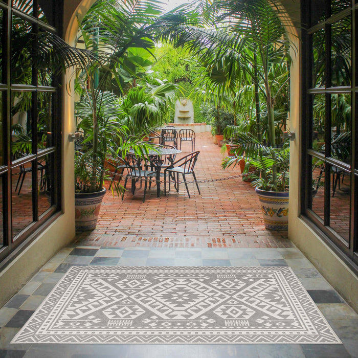 Gaia Light Grey 4'7\" x 6'7\" Area Rug