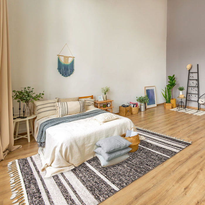 Vera Earth Taupe/Black Area Rug - 5'2\" x 7'5\"