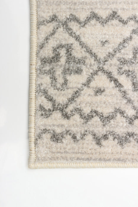 Mae Grey Area Rug - 2'7\" x 8'0\"