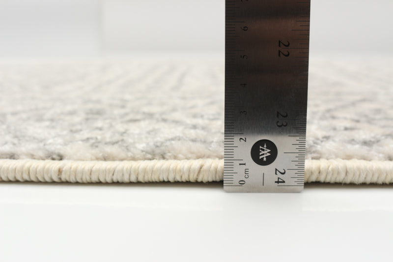 Mae Grey Area Rug - 2'7\" x 8'0\"