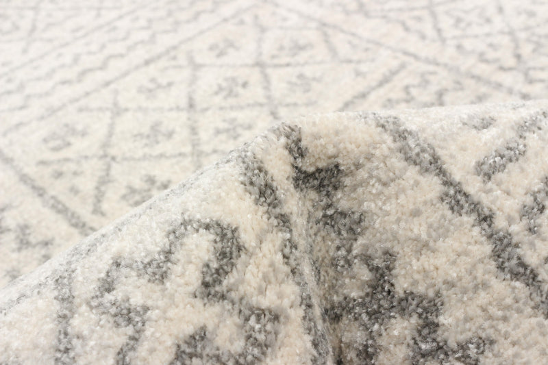 Mae Grey Area Rug - 2'7\" x 8'0\"