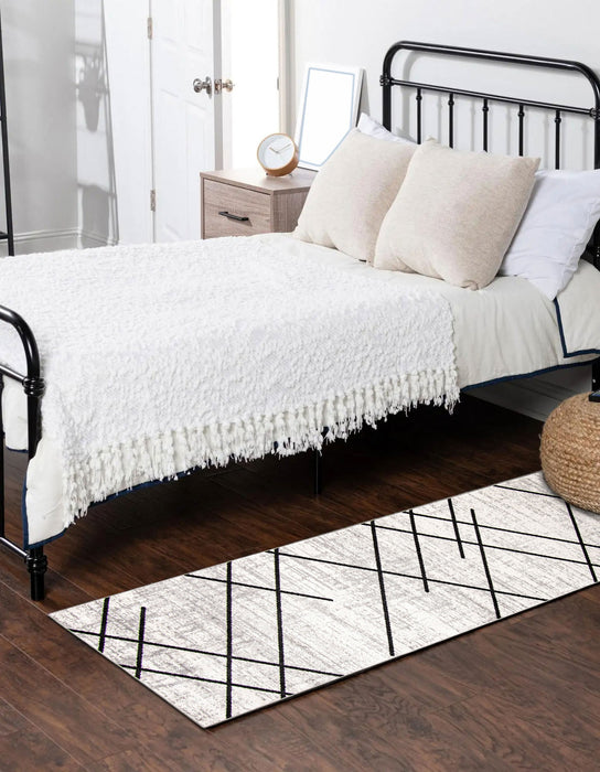 Damali Ivory/Black Machine Washable Area Rug - 2'6\" x 8'0\"