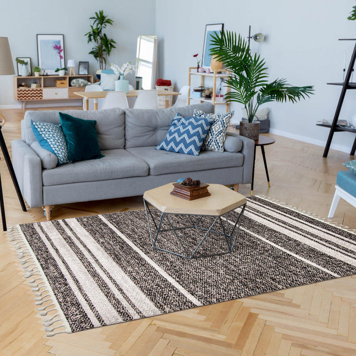 Vera Earth Taupe/Black Area Rug - 5'2\" x 7'5\"