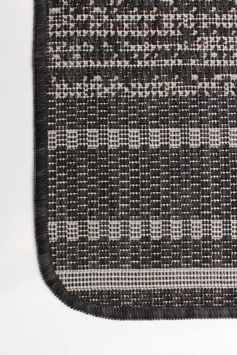 Wileen Black Area Rug - 3'3\" X 4'7\" 