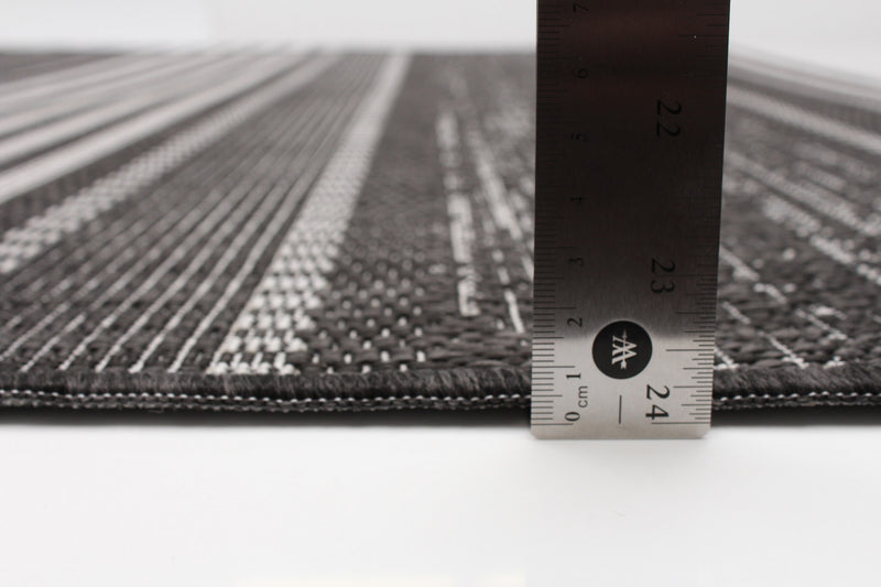 Wileen Black Area Rug - 3'3\" X 4'7\" 