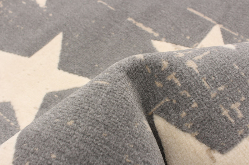 Ira Grey 2'8\" x 4'11\" Area Rug