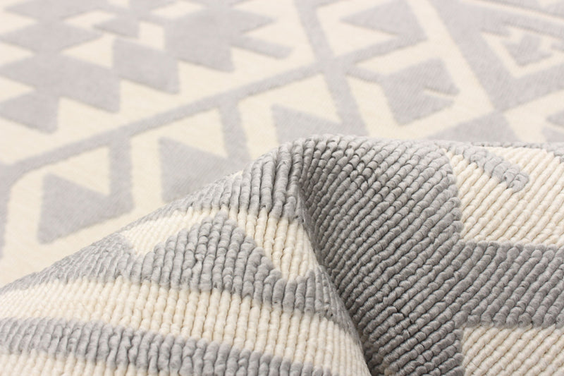 Gaia Light Grey 4'7\" x 6'7\" Area Rug